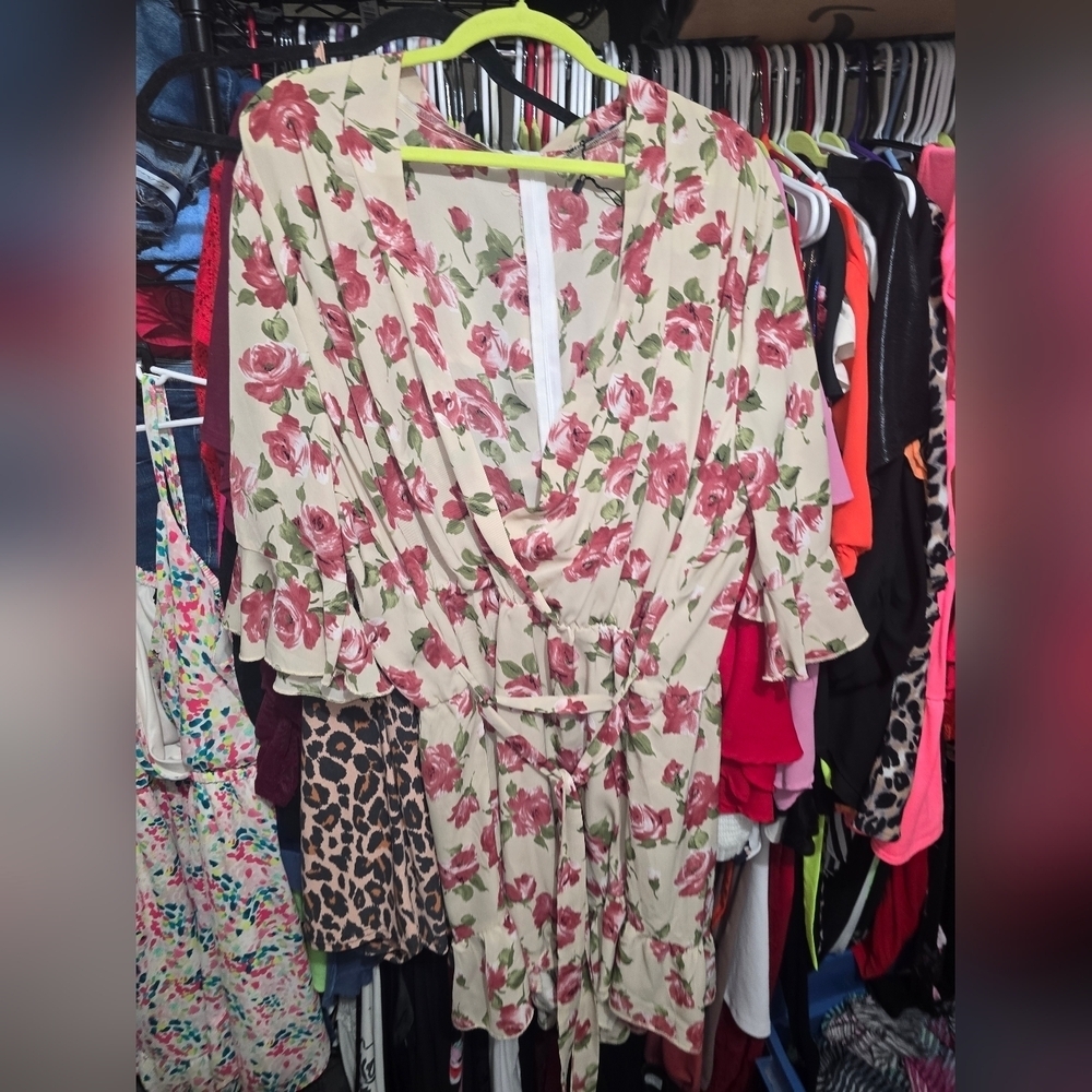 Like New Boohoo 20 Floral Playsuit Romper